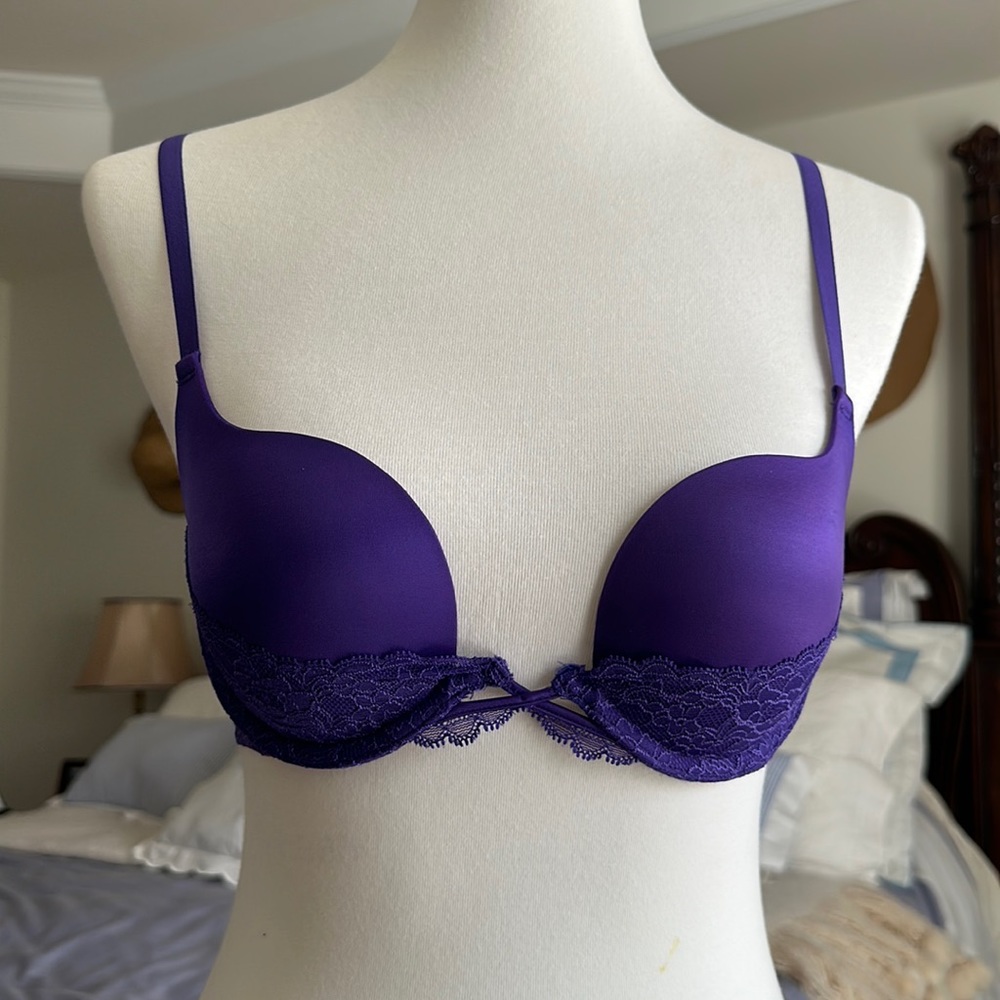 Victoria’s secret 32C purple lace bra
